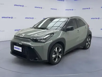 Nuova Toyota Aygo X 116 CV (85 kW) 2026 Tarragon green & black [2vn]  SUV