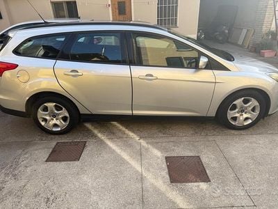 Begagnad Ford Focus SYNC Edition 95 HK (69 kW) 2014 Grå Kombi