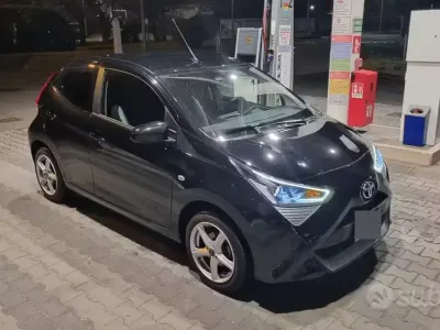 Usata Toyota Aygo Connect Style 72 CV (52 kW) 2021 Nero Utilitaria