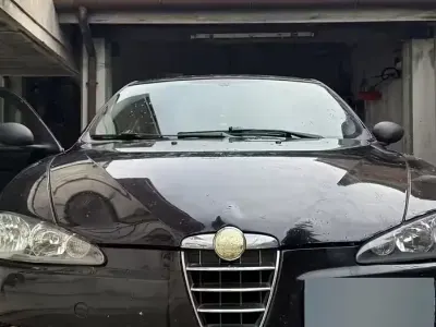 Usata Alfa Romeo 147 120 CV (88 kW) 2007 Nero Utilitaria
