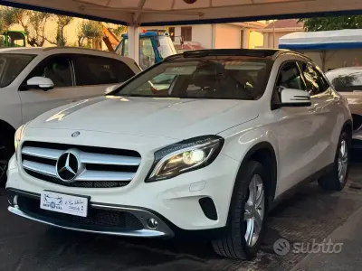 Usata Mercedes GLA200 136 CV (100 kW) 2016 Bianco SUV