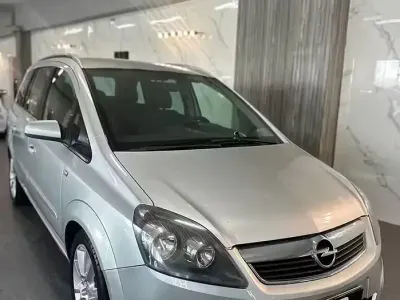 Usata Opel Zafira Cosmo 140 CV (102 kW) 2007 Grigio Monovolume