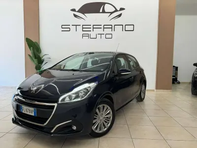 Usata Peugeot 208 Allure 75 CV (55 kW) 2017 Blu/azzurro Utilitaria