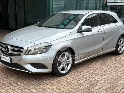 Usata Mercedes A180 122 CV (89 kW) 2013 Grigio Utilitaria