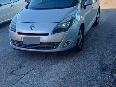 Usata Renault Scénic III 131 CV (96 kW) 2012 Grigio Monovolume