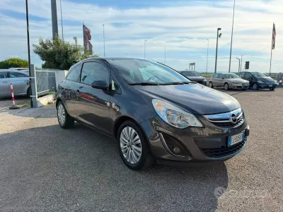 Usata Opel Corsa Club 86 CV (63 kW) 2011 Utilitaria