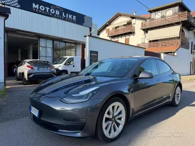 Usata Tesla Model 3 152 kW (208 CV) 2021 Grigio scuro Berlina