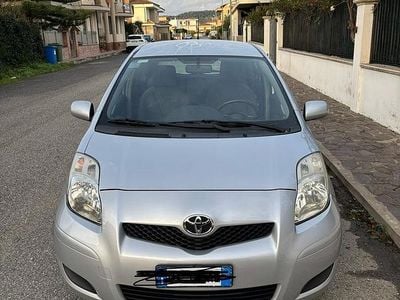 Usata Toyota Yaris 101 CV (74 kW) 2009 Grigio Utilitaria