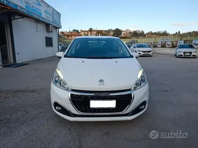 Usata Peugeot 208 Active 75 CV (55 kW) 2018 Bianco Utilitaria
