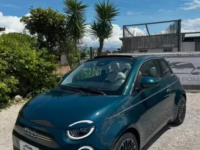 Second-hand Fiat 500e La Prima 42 kW (58 CP) 2022 Albastru Cabrio