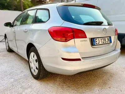 Usata Opel Astra 90 CV (66 kW) 2011 Station wagon