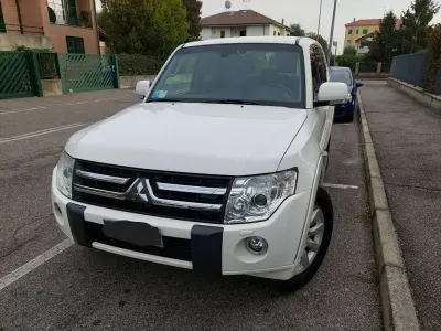 Usata Mitsubishi Pajero Intense 200 CV (147 kW) 2011 Bianco SUV