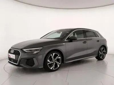 Usata Audi A3 S-Line 150 CV (110 kW) 2023 Grigio daytona perlato Berlina