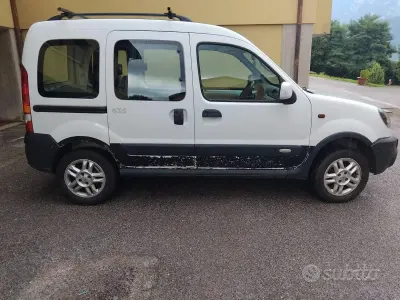 Usata Renault Kangoo 84 CV (61 kW) 2003 Bianco Monovolume