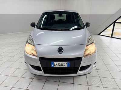Usata Renault Scénic III Luxe 130 CV (95 kW) 2011 Grigio Monovolume