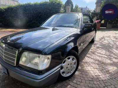 Usata Mercedes E200 136 CV (100 kW) 1996 Blu/azzurro Cabrio
