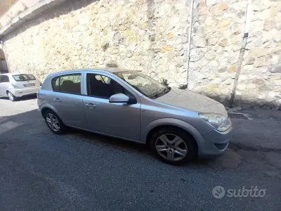 Usata Opel Astra 110 CV (80 kW) 2009 Giallo Berlina