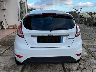 Usata Ford Fiesta 95 CV (69 kW) 2016 Bianco Utilitaria