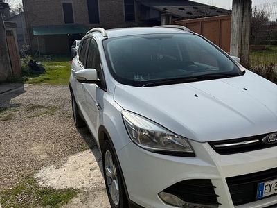 Usata Ford Kuga 120 CV (88 kW) 2015 Bianco SUV
