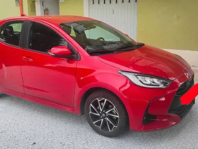 Usata Toyota Yaris Hybrid Trend 116 CV (85 kW) 2023 Rosso Utilitaria