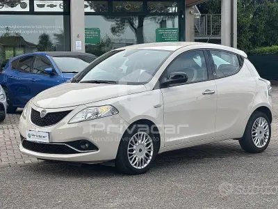 Begagnad Lancia Ypsilon Gold 69 HK (50 kW) 2017 Vit Halvkombi
