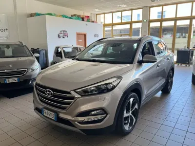 Usata Hyundai Tucson Xpossible 141 CV (103 kW) 2017 Oro SUV