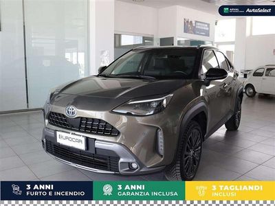 Usata Toyota Yaris Cross 92 CV (67 kW) 2022 Verde / green SUV