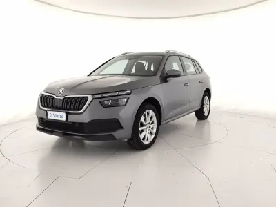 Usado Skoda Kamiq Style 110 CV (80 kW) 2022 Gris SUV