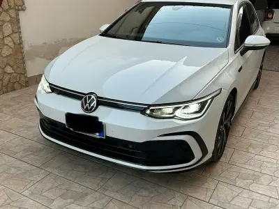 Usata VW Golf VIII R-line 150 CV (110 kW) 2020 Bianco Berlina