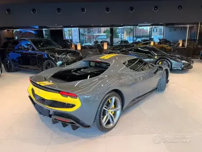 Usata Ferrari 296 662 CV (486 kW) 2022 Grigio scuro metallizzato Coupé