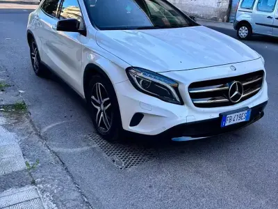 Usado Mercedes GLA220 Premium 177 CV (130 kW) 2016 Blanco SUV