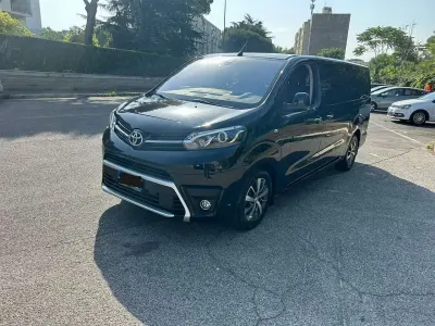 Usata Toyota Proace Verso Luxury 177 CV (130 kW) 2022 Nero Station wagon