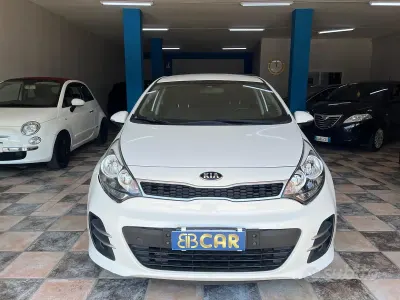 Begagnad Kia Rio City 83 HK (61 kW) 2017 Vit Sedan