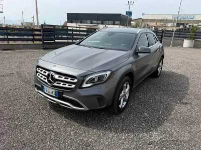 Usata Mercedes GLA200 136 CV (100 kW) 2019 Grigio SUV