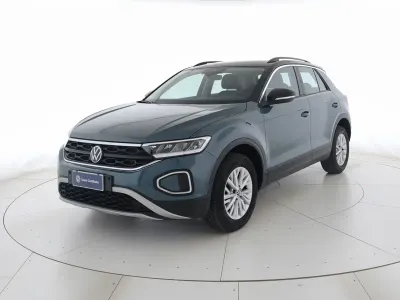 Usata VW T-Roc Life 150 CV (110 kW) 2022 Petroleum blue metallizzato deep black perlato SUV