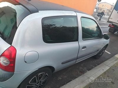Usata Renault Clio II 58 CV (42 kW) 2003 Grigio Utilitaria