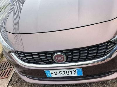 Usata Fiat Tipo Lounge 120 CV (88 kW) 2019 Marrone Station wagon