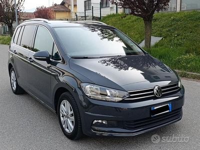 Begagnad VW Touran Executive 150 HK (110 kW) 2022 Minibuss