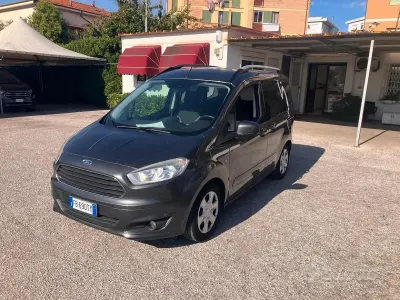 Usata Ford Tourneo Courier 101 CV (74 kW) 2016 Grigio Monovolume