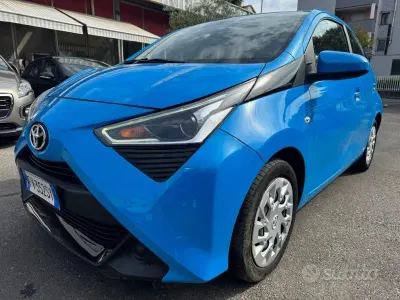 Usado Toyota Aygo Cool 72 HP (52 kW) 2019 Azul Citadino