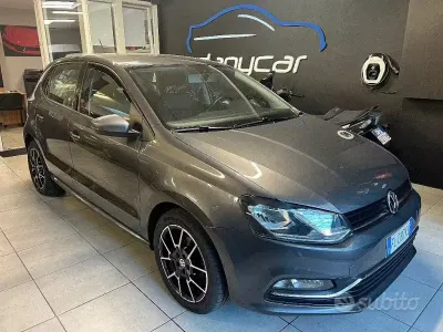 Usata VW Polo Comfortline 90 CV (66 kW) 2017 Grigio Berlina