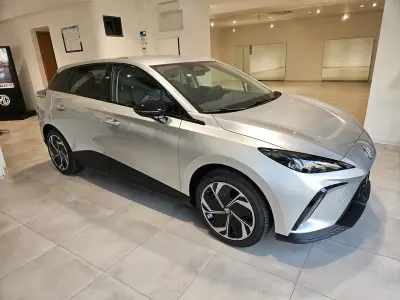 Nuova MG MG4 EV 139 kW (190 CV) 2026 Grigio Utilitaria