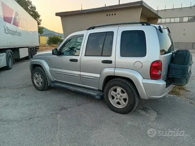 Usata Jeep Cherokee 143 CV (105 kW) 2004 SUV