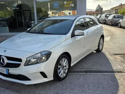 Usata Mercedes A180 109 CV (80 kW) 2017 Bianco Utilitaria