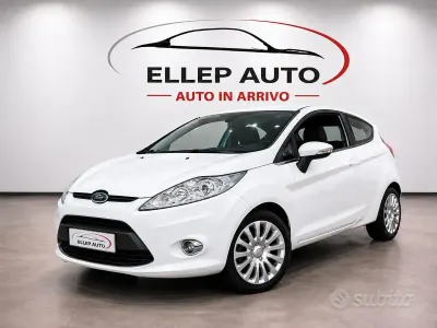 Usata Ford Fiesta Titanium 82 CV (60 kW) 2010 Bianco Berlina
