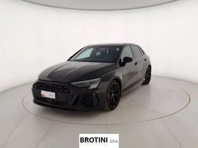 Usata Audi RS3 Sportback Ambiente 400 CV (294 kW) 2024 Nero mythos metallizzato Utilitaria