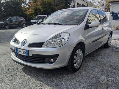 Usata Renault Clio II Rip Curl 75 CV (55 kW) 2008 Grigio Berlina