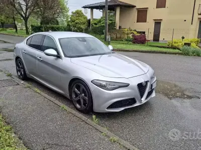 Usata Alfa Romeo Giulia 180 CV (132 kW) 2016 Grigio Berlina