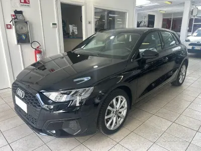 Usata Audi A3 Business 116 CV (85 kW) 2022 Nero metallizzato Berlina