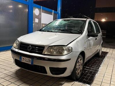 Usata Fiat Punto 69 CV (50 kW) 2004 Grigio Berlina